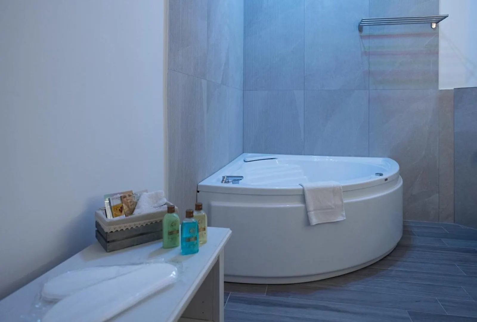 Luxury Boutique Vesuvio Apartment Naples